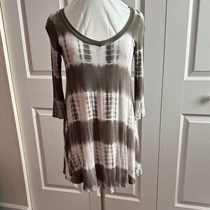 Elegant Olive and White Tie-Dye Tunic
